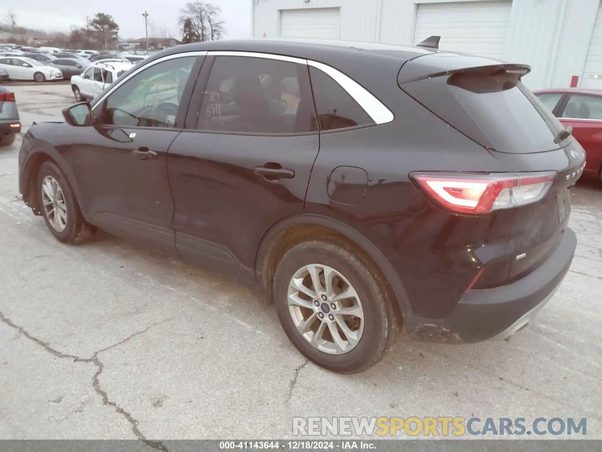 3 Photograph of a damaged car 1FMCU0G68NUA24828 FORD ESCAPE 2022