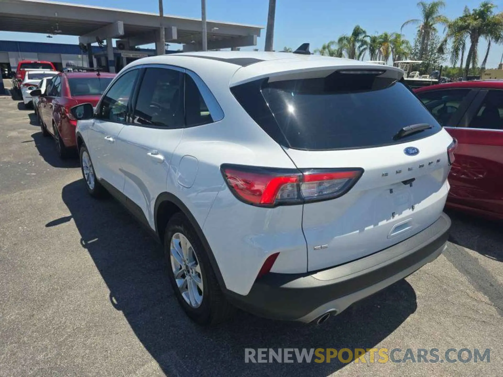 10 Photograph of a damaged car 1FMCU0G68NUA45601 FORD ESCAPE 2022
