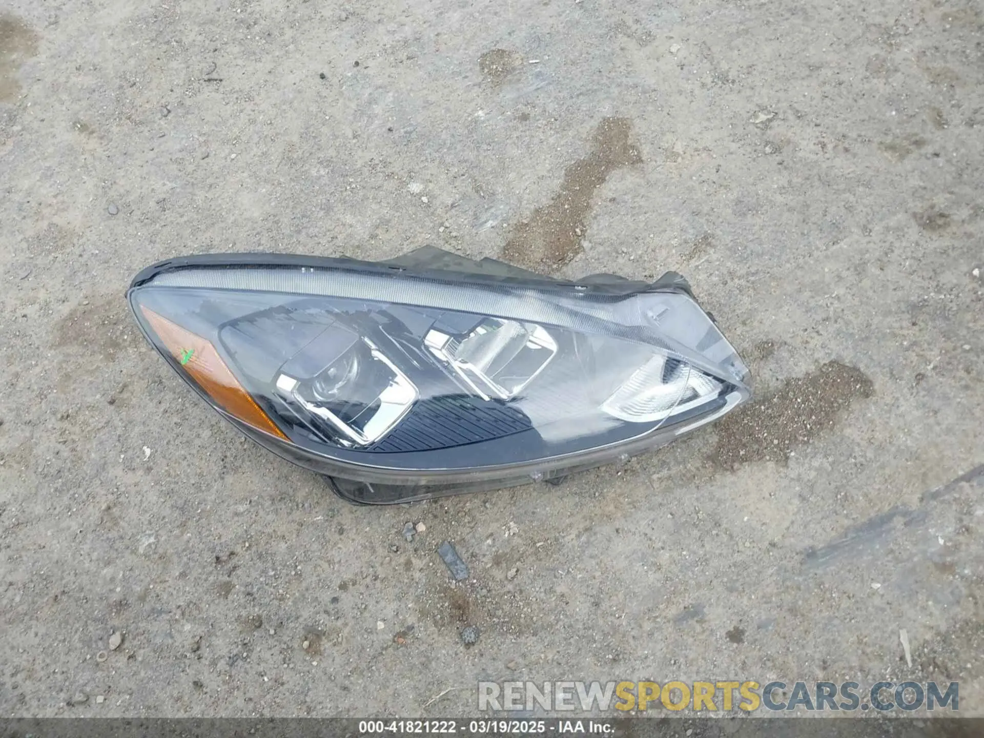 12 Photograph of a damaged car 1FMCU0G68NUA66965 FORD ESCAPE 2022