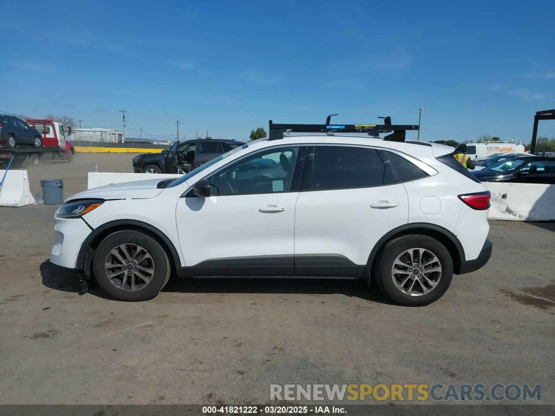 15 Photograph of a damaged car 1FMCU0G68NUA66965 FORD ESCAPE 2022
