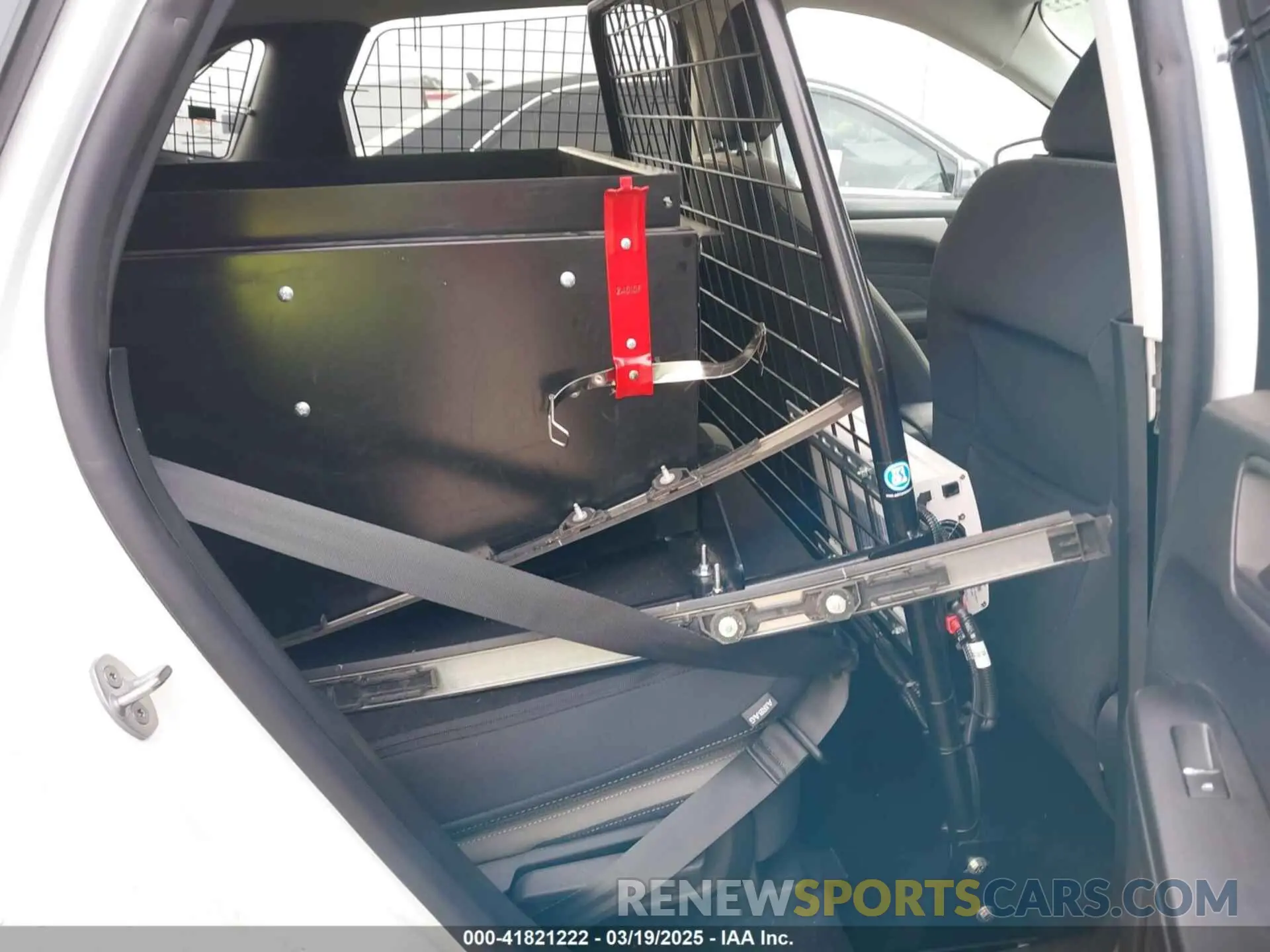 8 Photograph of a damaged car 1FMCU0G68NUA66965 FORD ESCAPE 2022