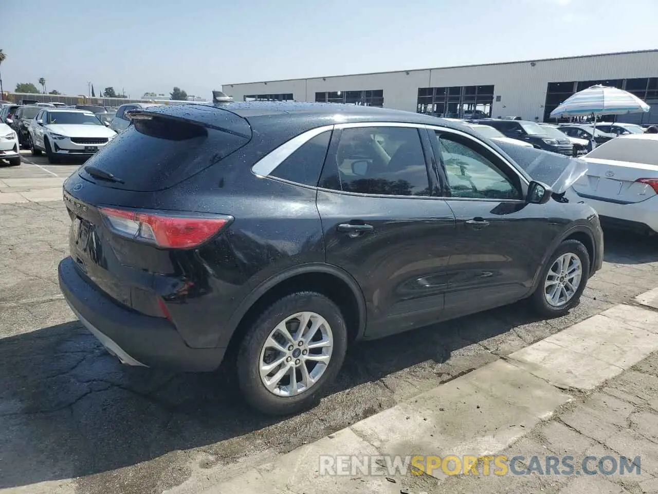 3 Photograph of a damaged car 1FMCU0G68NUA69719 FORD ESCAPE 2022