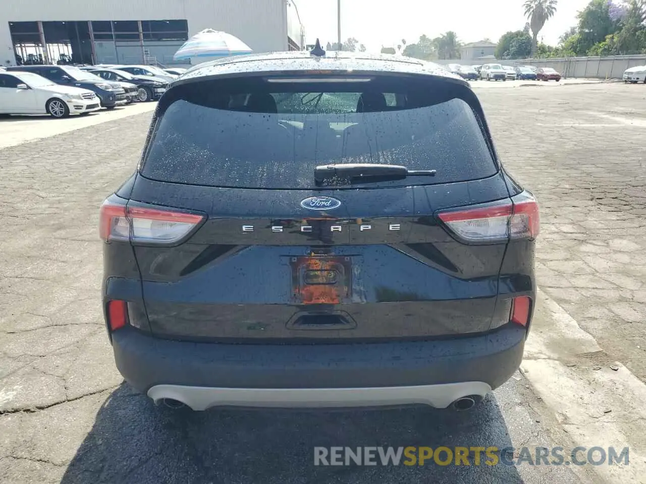 6 Photograph of a damaged car 1FMCU0G68NUA69719 FORD ESCAPE 2022