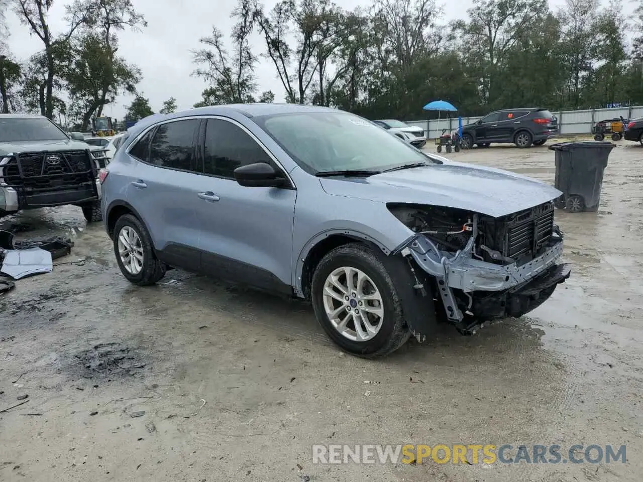 4 Photograph of a damaged car 1FMCU0G68NUB10298 FORD ESCAPE 2022
