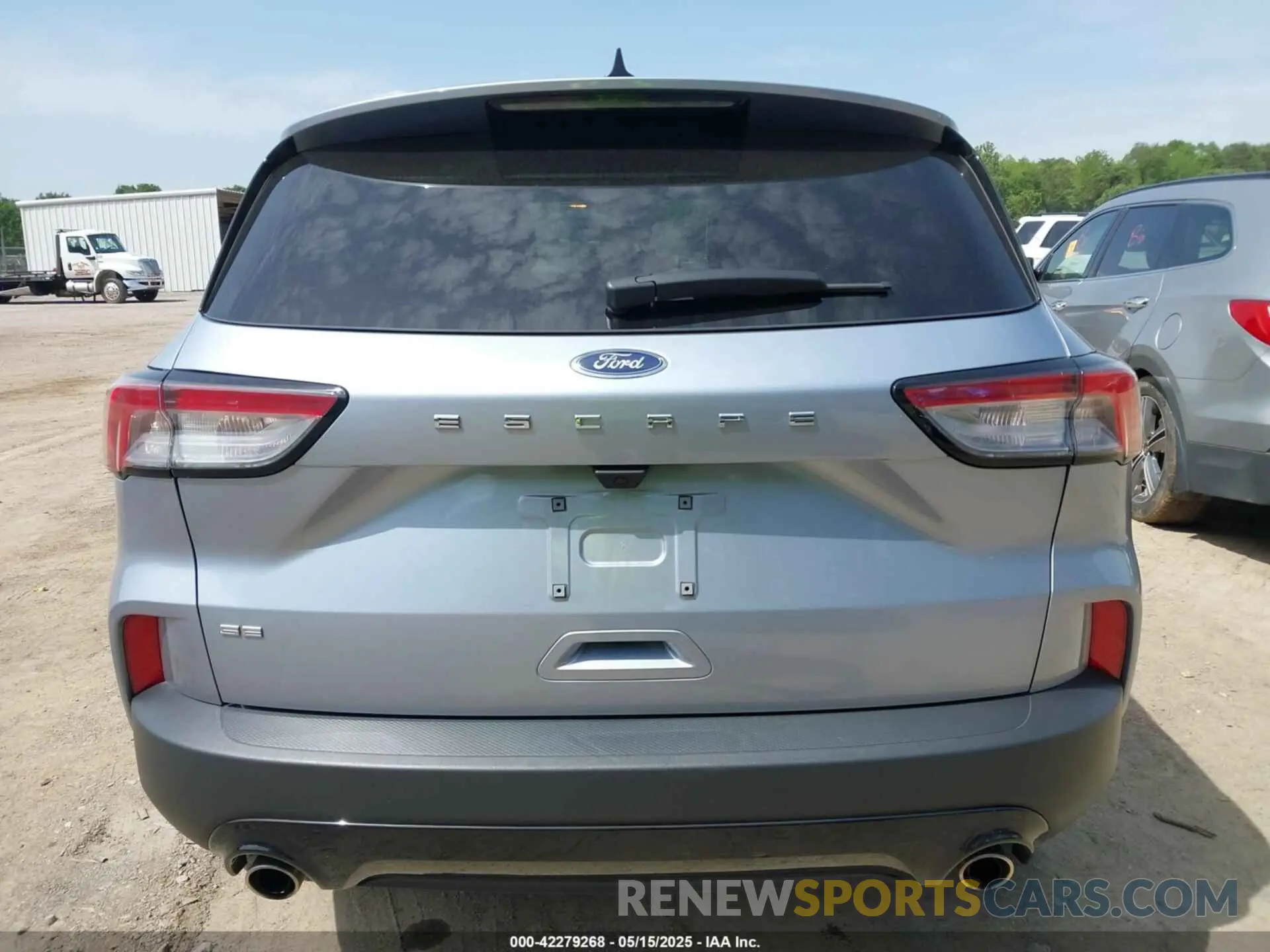 16 Photograph of a damaged car 1FMCU0G68NUB64197 FORD ESCAPE 2022