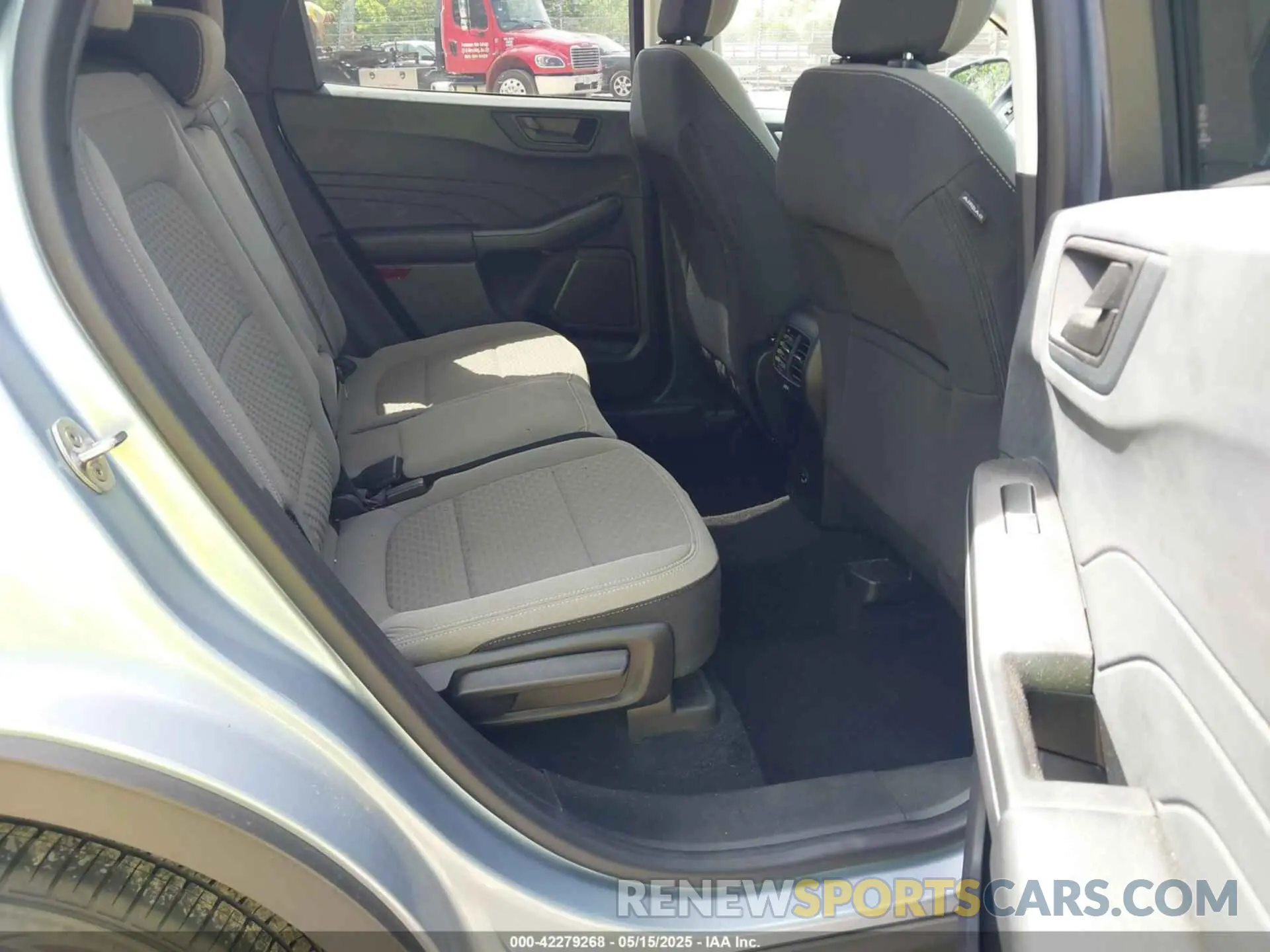 8 Photograph of a damaged car 1FMCU0G68NUB64197 FORD ESCAPE 2022
