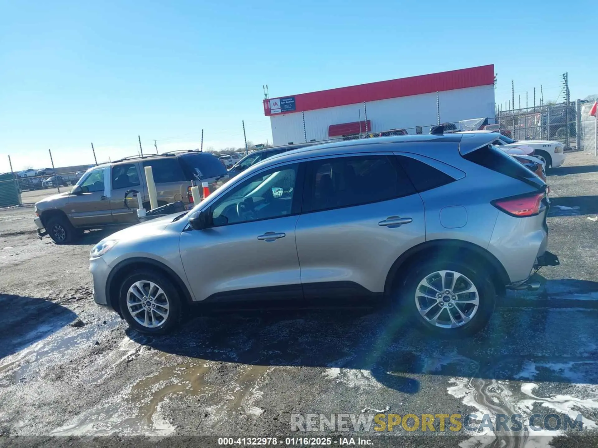 14 Photograph of a damaged car 1FMCU0G68NUB82635 FORD ESCAPE 2022