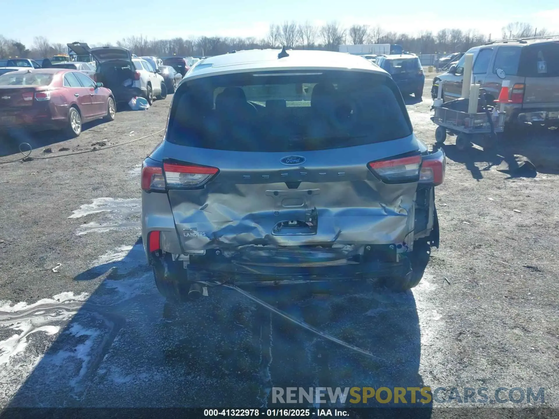 16 Photograph of a damaged car 1FMCU0G68NUB82635 FORD ESCAPE 2022