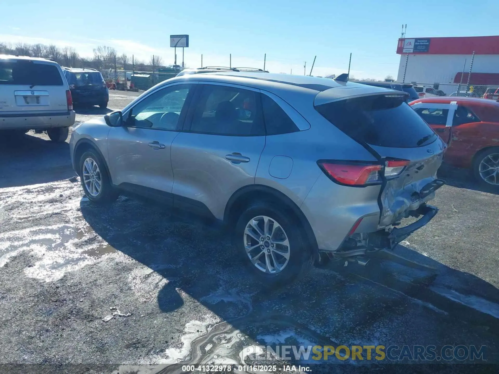 3 Photograph of a damaged car 1FMCU0G68NUB82635 FORD ESCAPE 2022