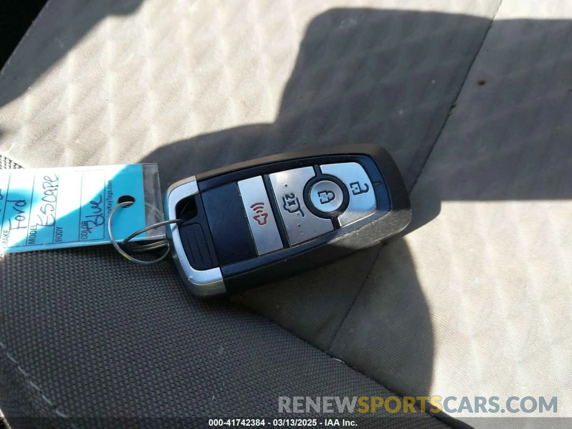 11 Photograph of a damaged car 1FMCU0G68NUB88760 FORD ESCAPE 2022