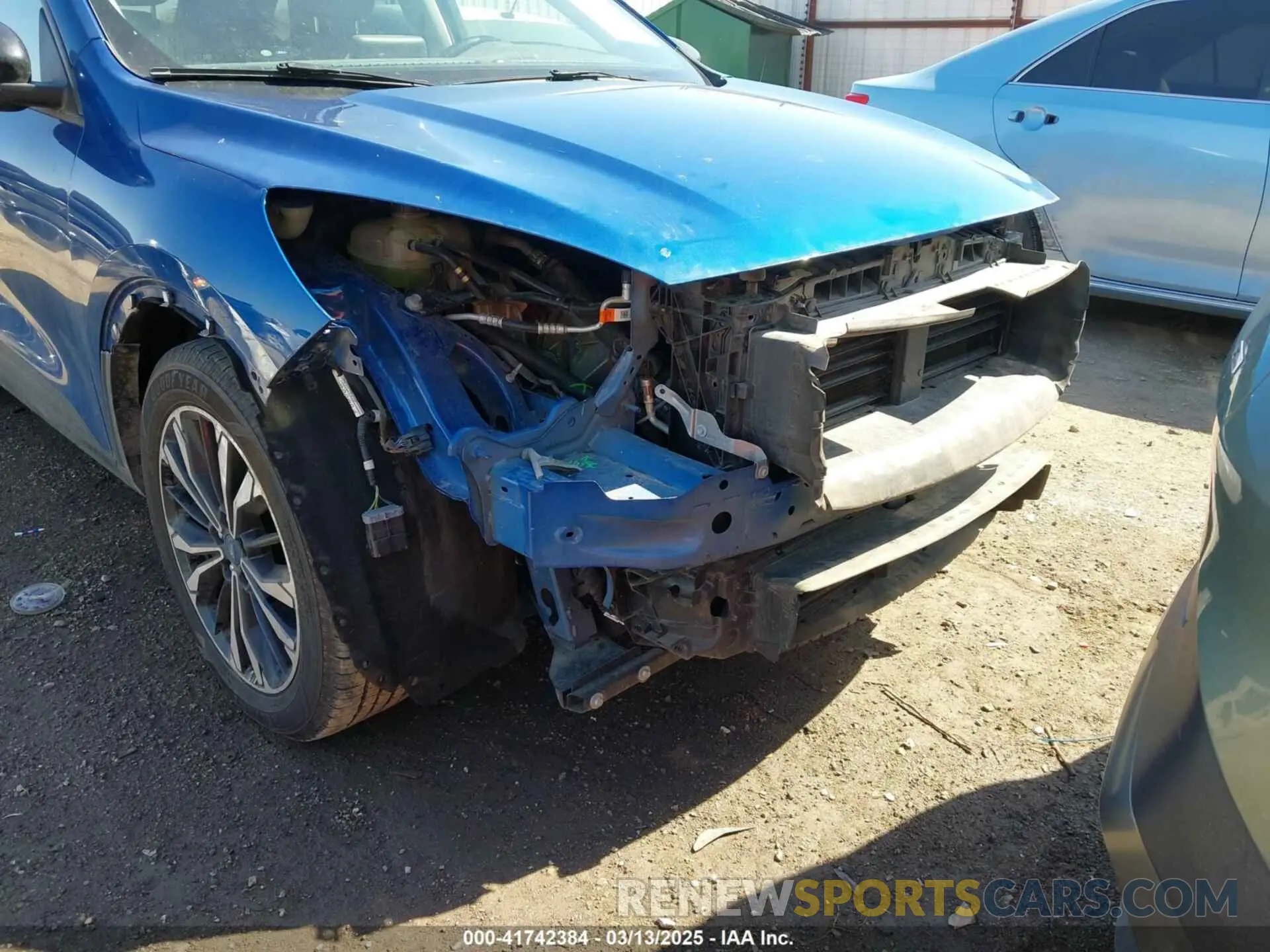 18 Photograph of a damaged car 1FMCU0G68NUB88760 FORD ESCAPE 2022