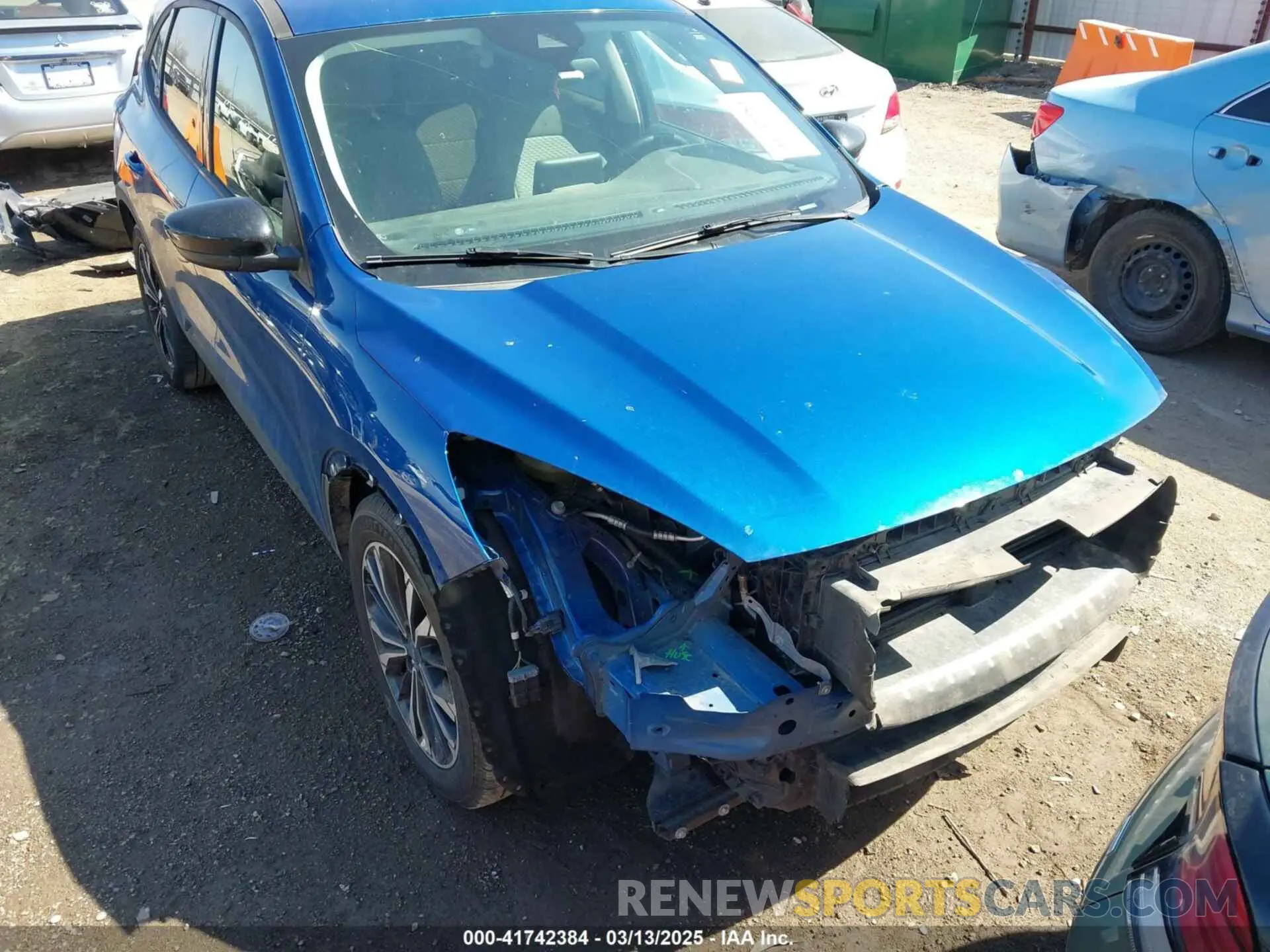 19 Photograph of a damaged car 1FMCU0G68NUB88760 FORD ESCAPE 2022