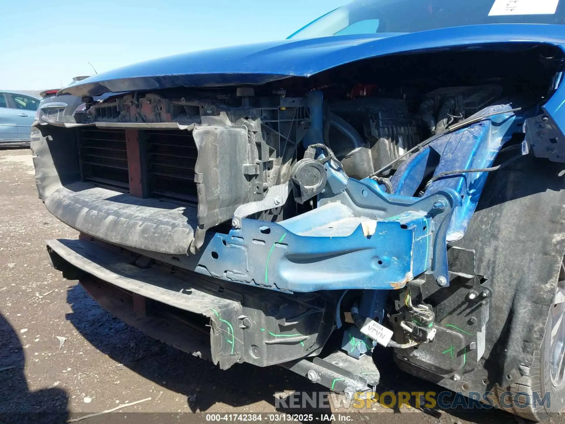 21 Photograph of a damaged car 1FMCU0G68NUB88760 FORD ESCAPE 2022