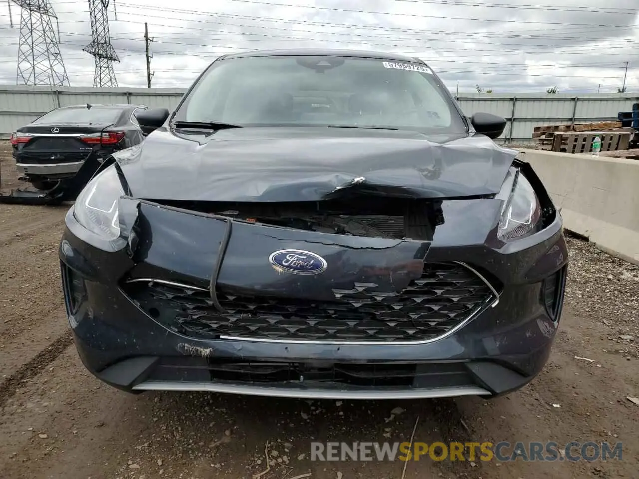 5 Photograph of a damaged car 1FMCU0G68NUC02981 FORD ESCAPE 2022