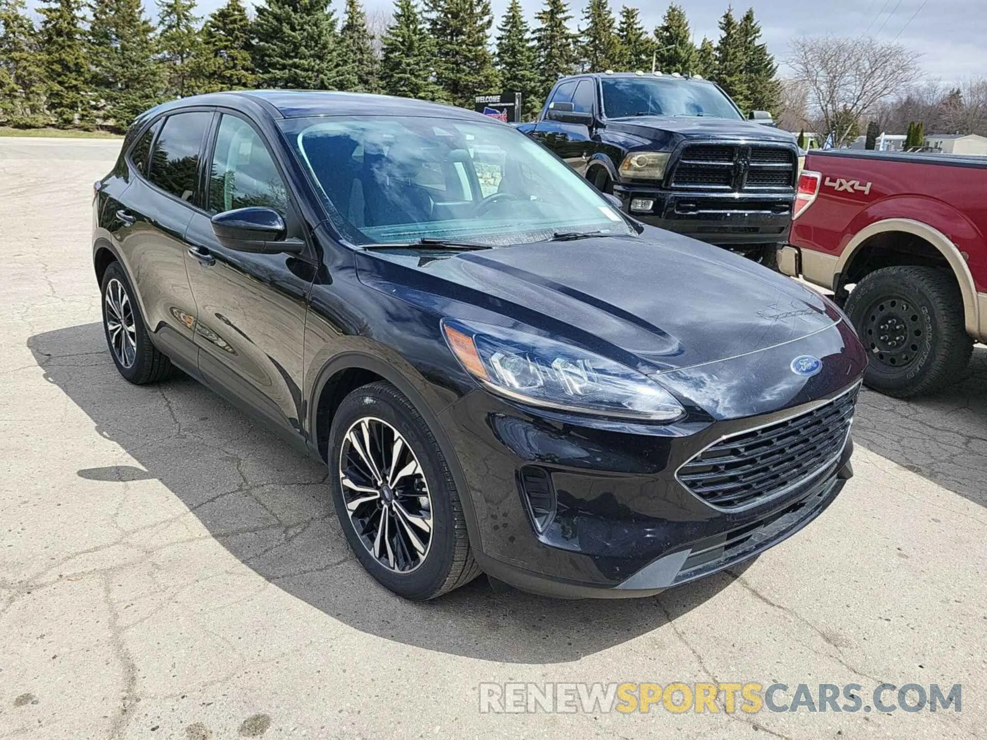 10 Photograph of a damaged car 1FMCU0G69NUA09335 FORD ESCAPE 2022