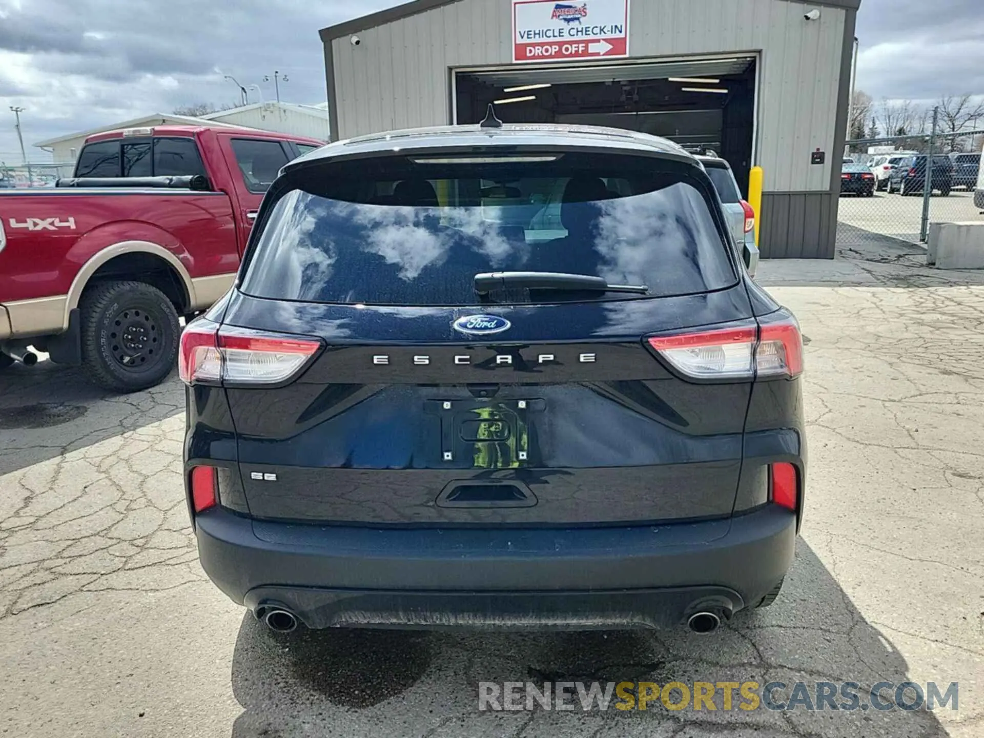 8 Photograph of a damaged car 1FMCU0G69NUA09335 FORD ESCAPE 2022