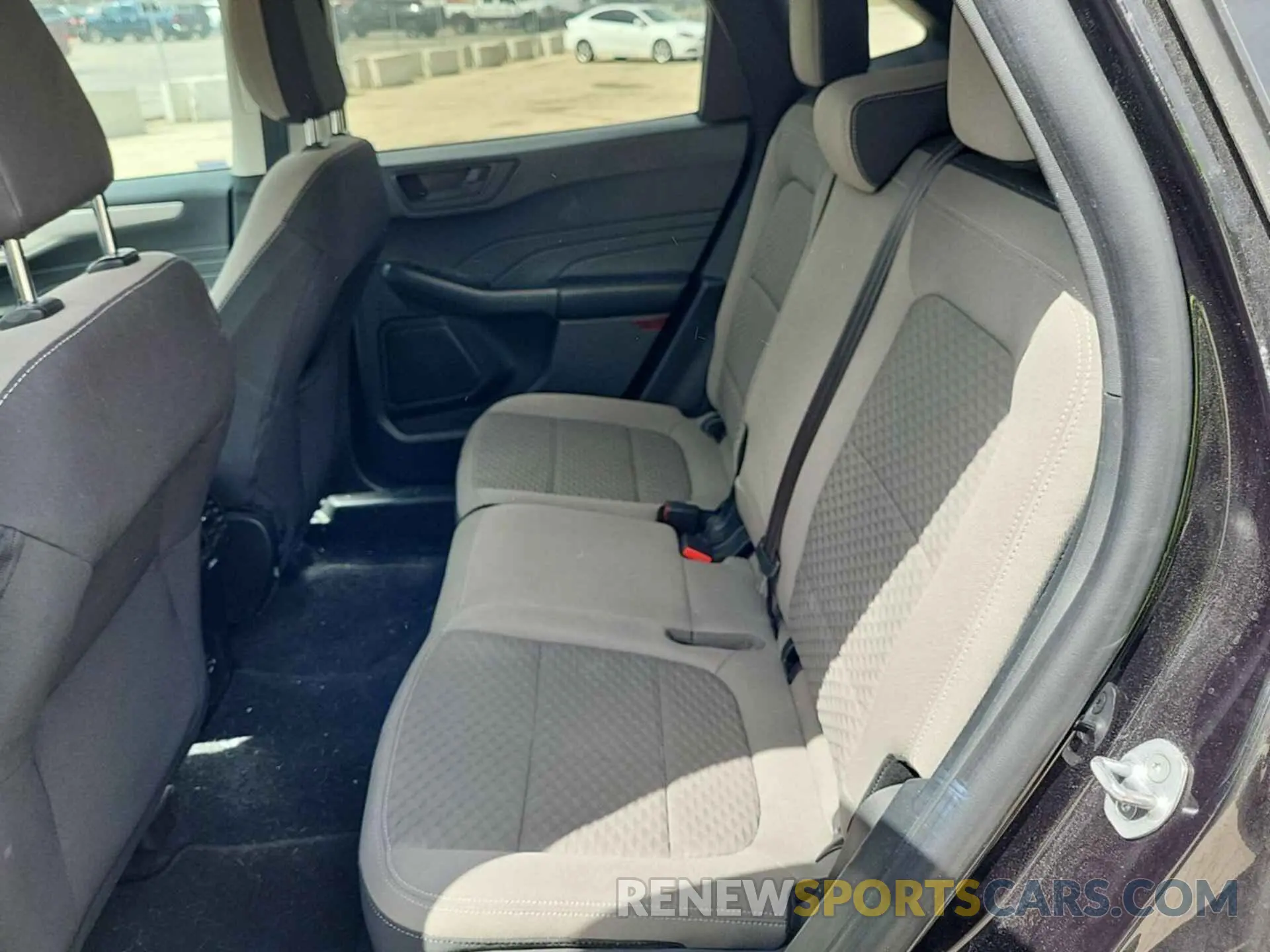 9 Photograph of a damaged car 1FMCU0G69NUA09335 FORD ESCAPE 2022