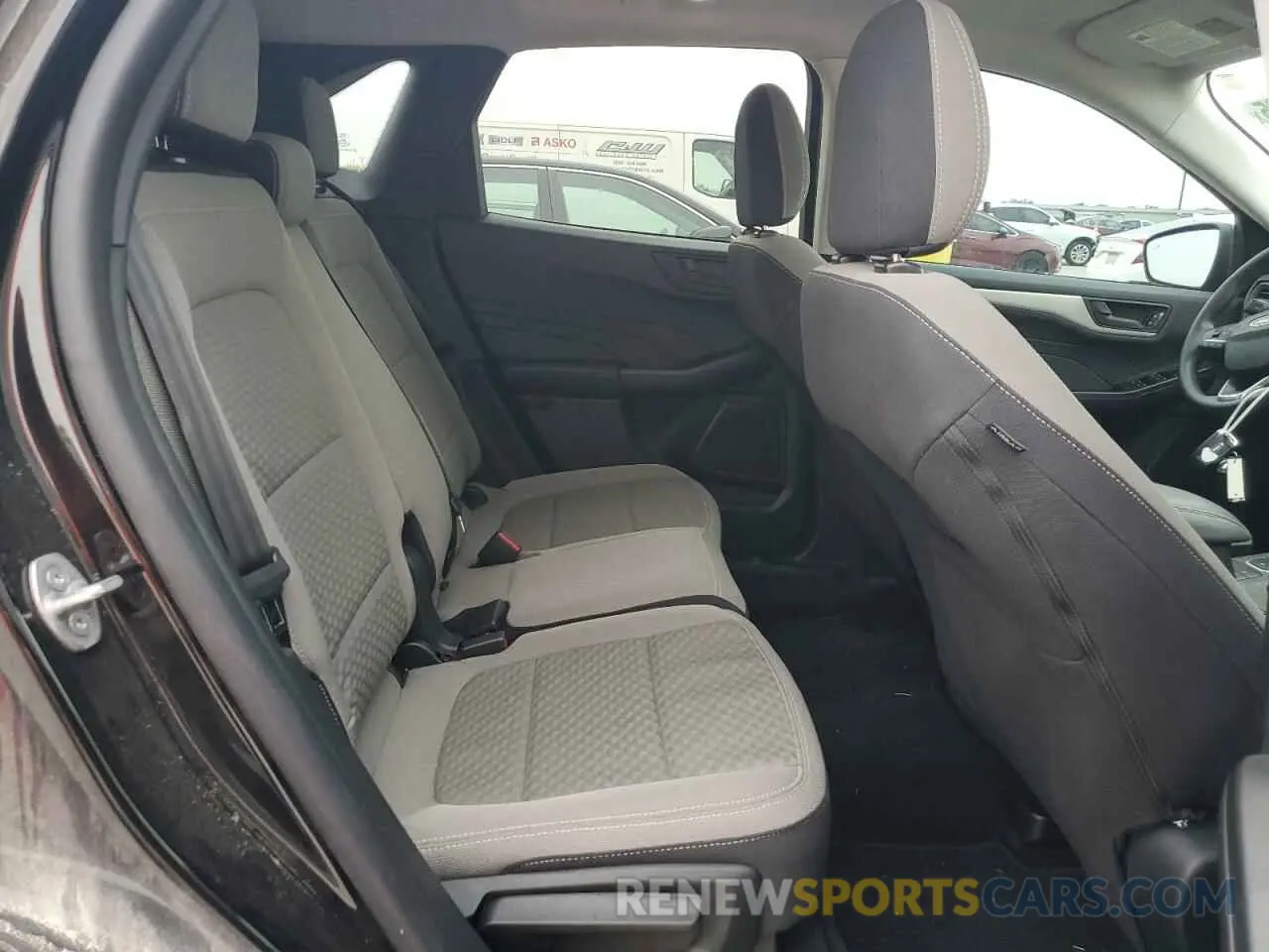 11 Photograph of a damaged car 1FMCU0G69NUA37801 FORD ESCAPE 2022