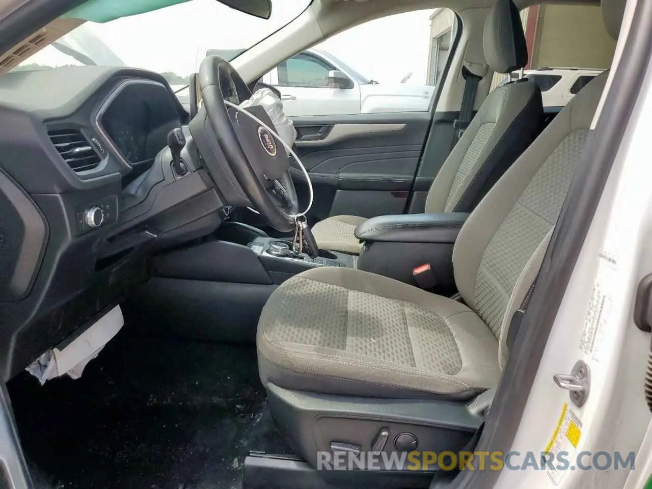 7 Photograph of a damaged car 1FMCU0G69NUB01335 FORD ESCAPE 2022