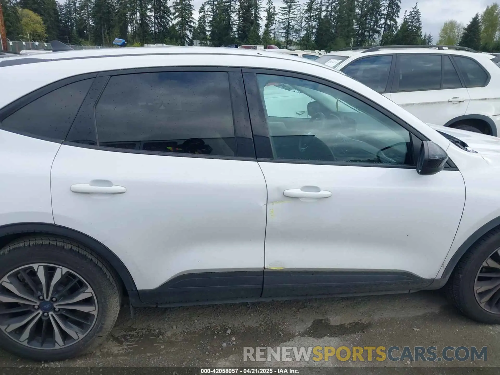 13 Photograph of a damaged car 1FMCU0G69NUB17714 FORD ESCAPE 2022