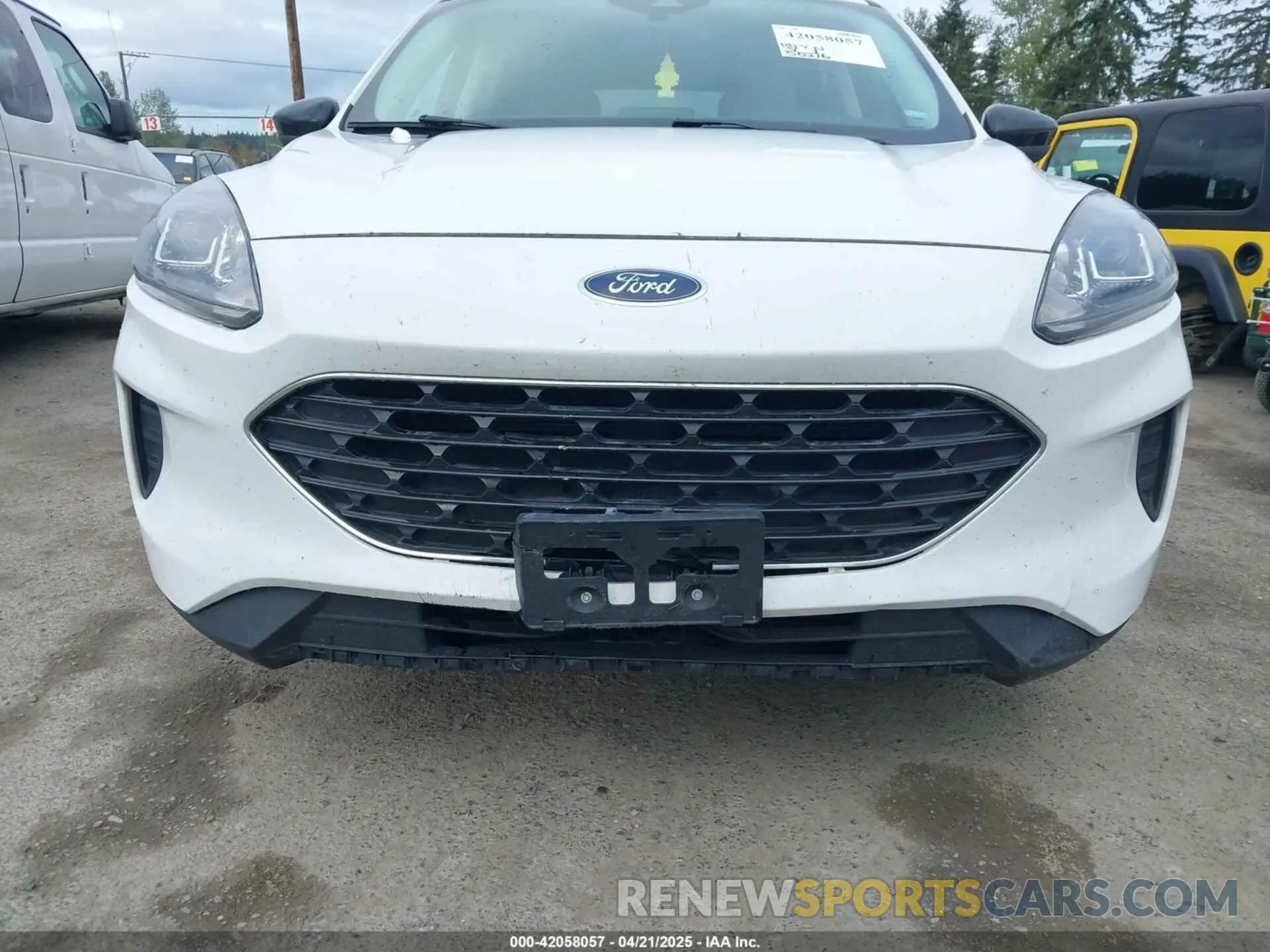 6 Photograph of a damaged car 1FMCU0G69NUB17714 FORD ESCAPE 2022