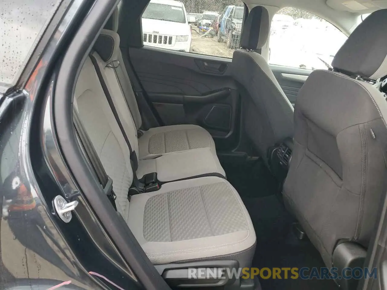 11 Photograph of a damaged car 1FMCU0G69NUB29362 FORD ESCAPE 2022