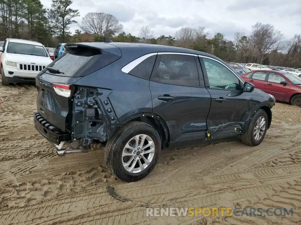 3 Photograph of a damaged car 1FMCU0G69NUB29362 FORD ESCAPE 2022