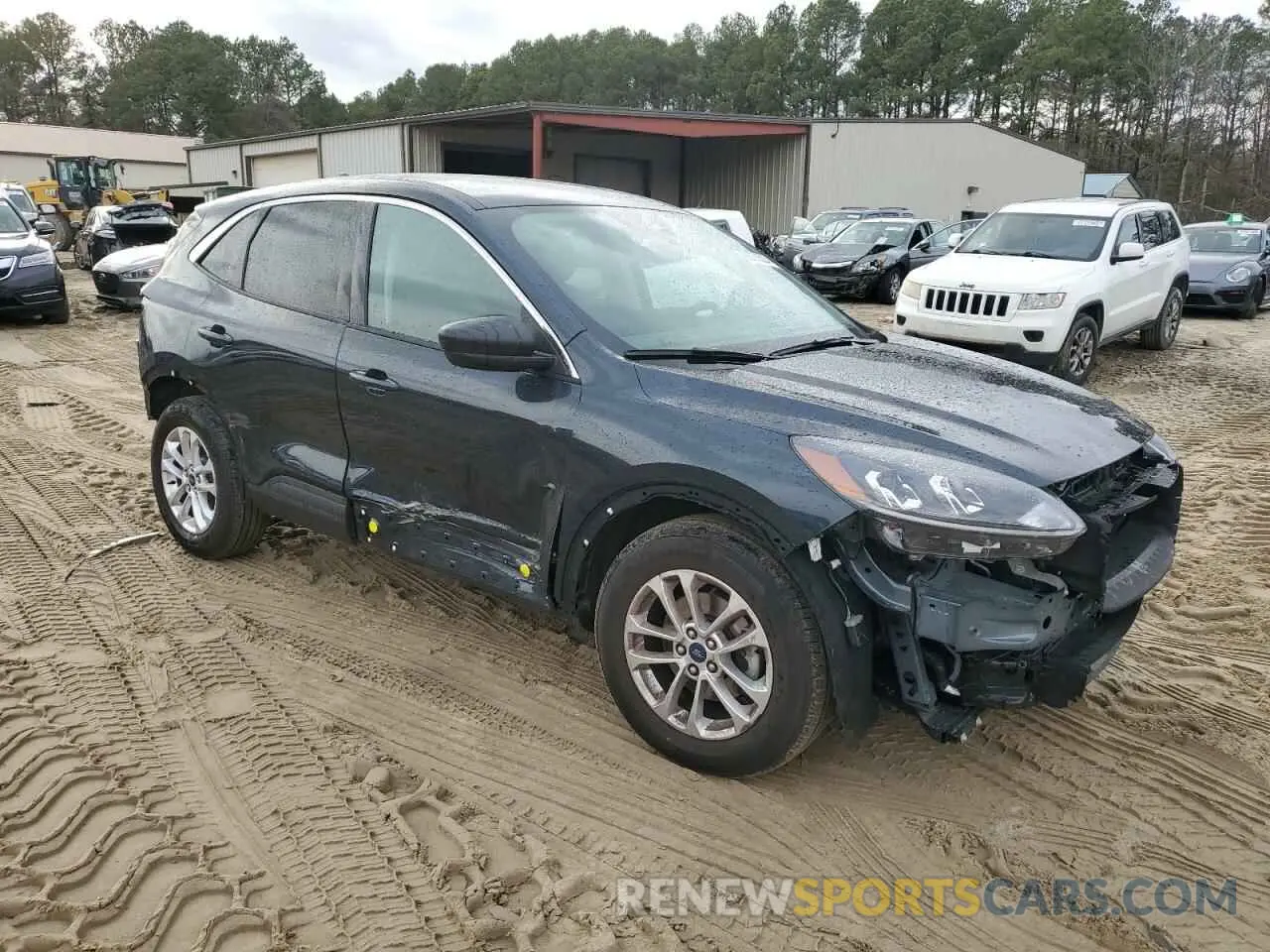 4 Photograph of a damaged car 1FMCU0G69NUB29362 FORD ESCAPE 2022