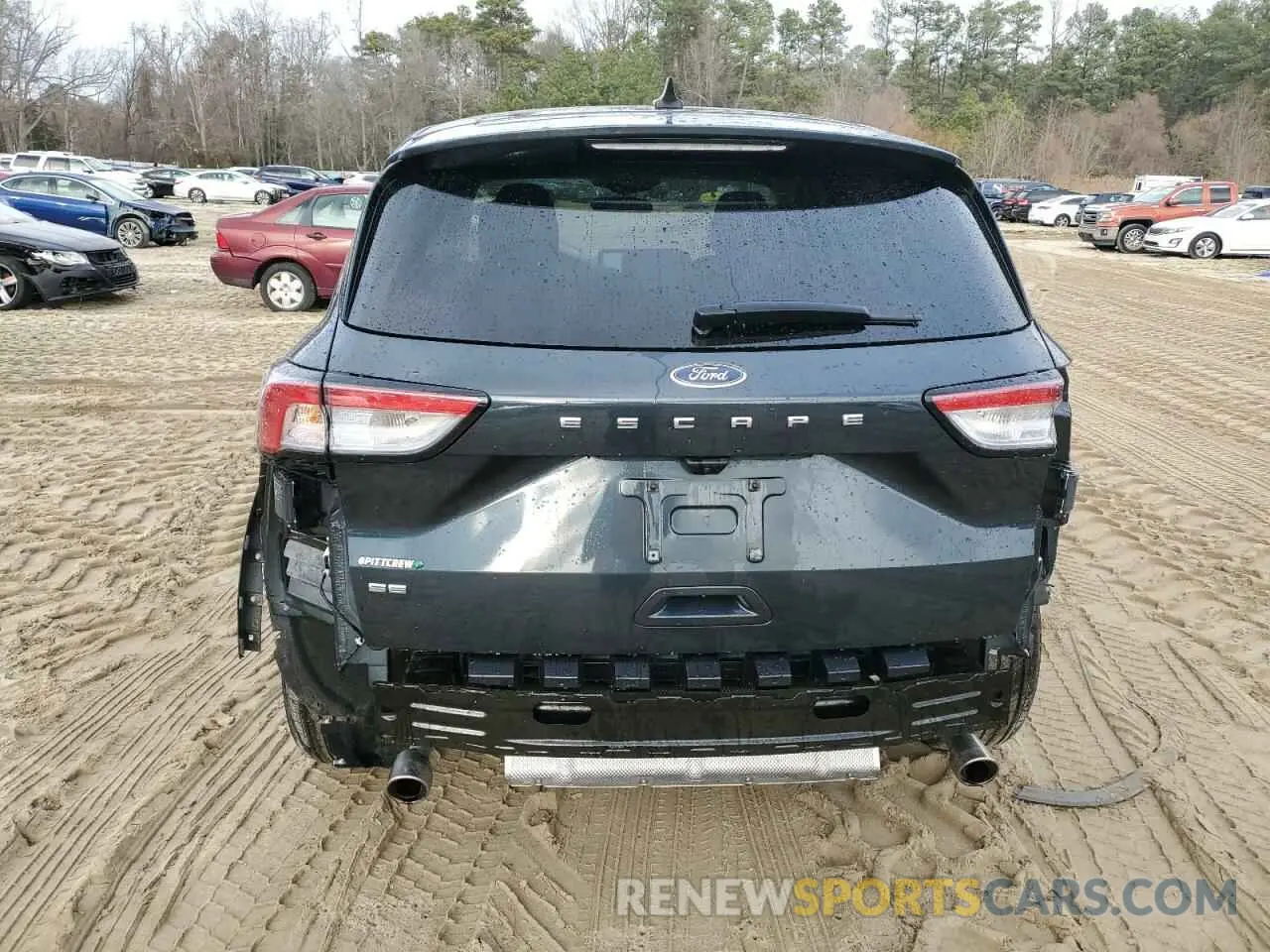 6 Photograph of a damaged car 1FMCU0G69NUB29362 FORD ESCAPE 2022