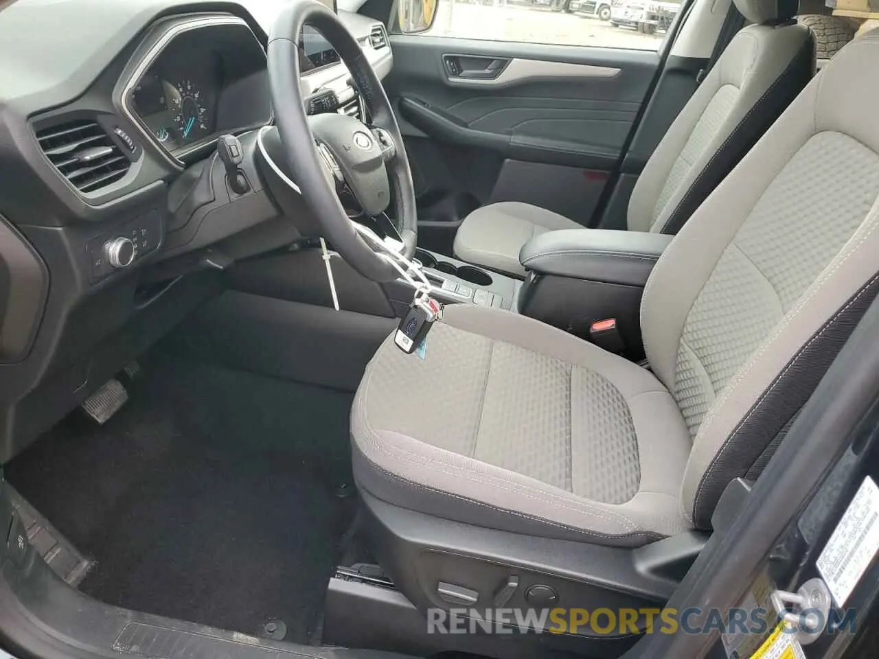 7 Photograph of a damaged car 1FMCU0G69NUB29362 FORD ESCAPE 2022