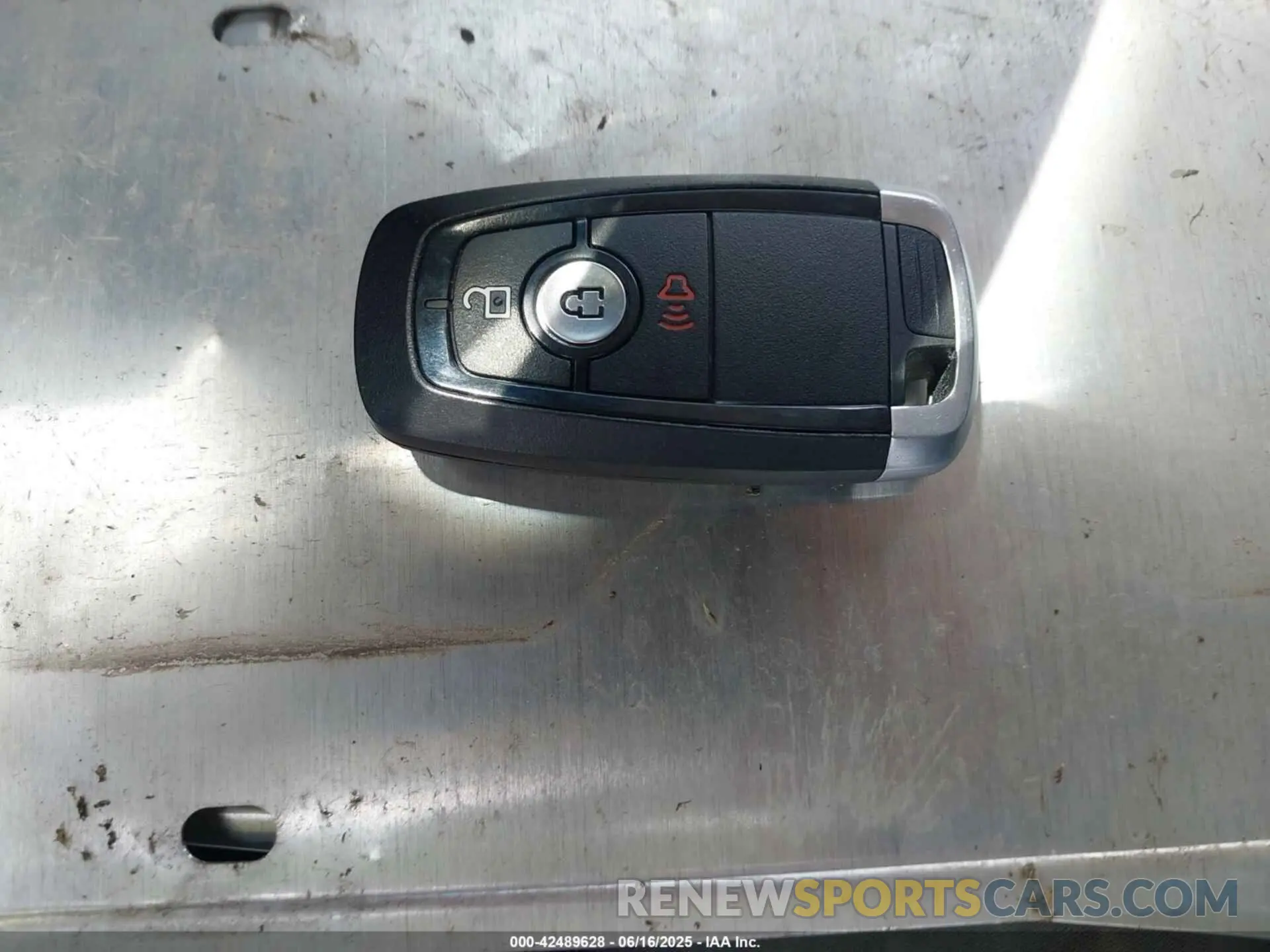 11 Photograph of a damaged car 1FMCU0G69NUB30947 FORD ESCAPE 2022