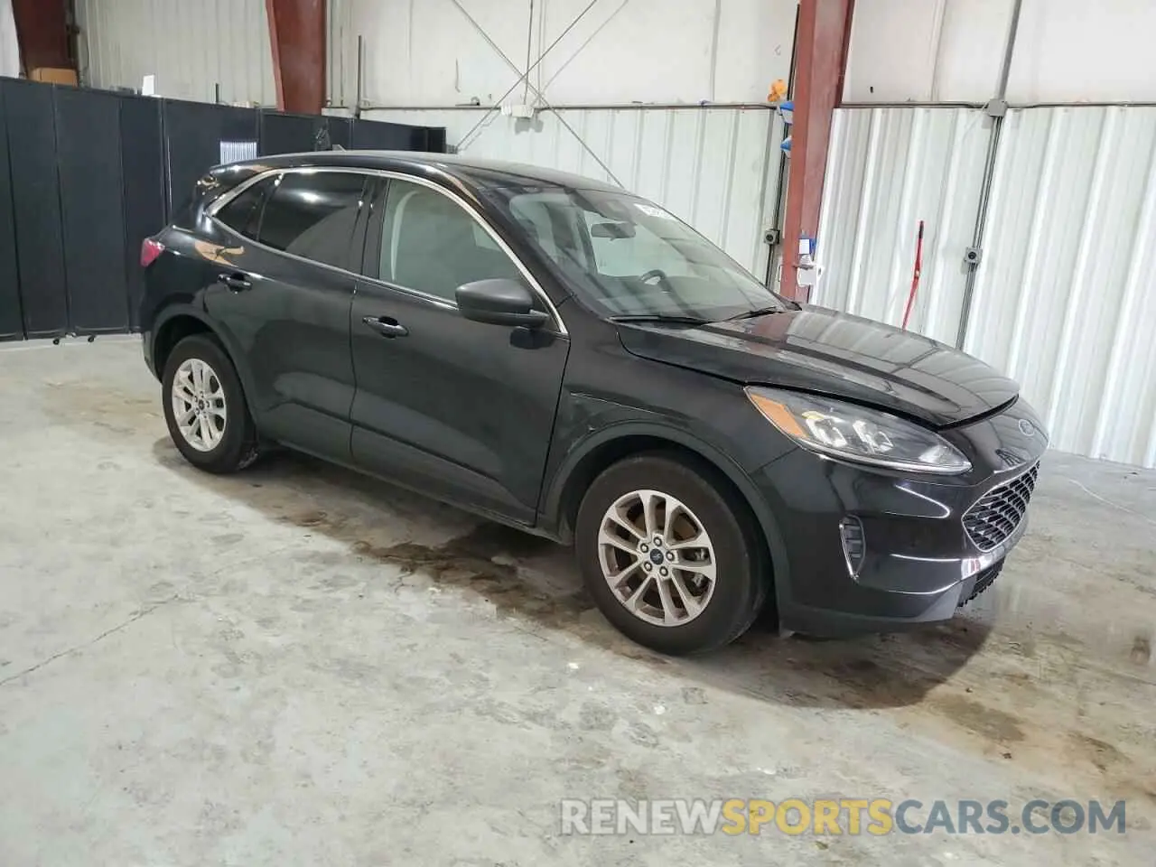 4 Photograph of a damaged car 1FMCU0G69NUB31936 FORD ESCAPE 2022
