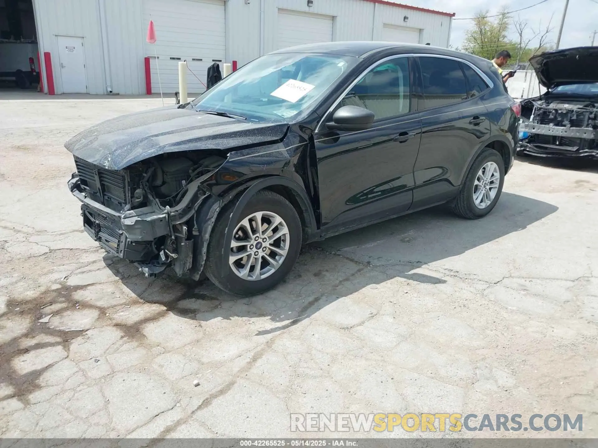 2 Photograph of a damaged car 1FMCU0G69NUB35565 FORD ESCAPE 2022