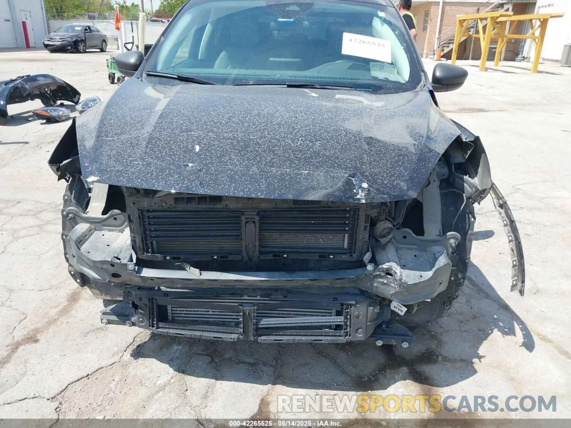 6 Photograph of a damaged car 1FMCU0G69NUB35565 FORD ESCAPE 2022