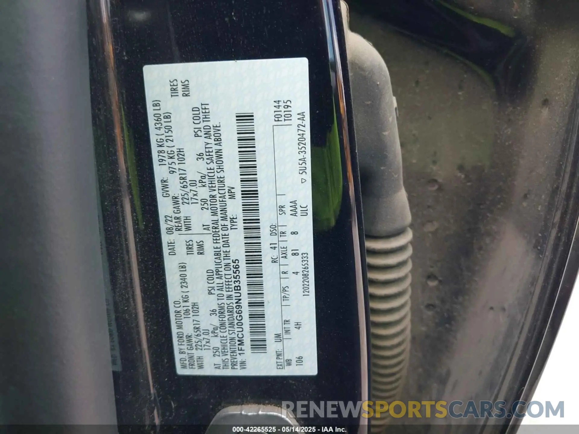 9 Photograph of a damaged car 1FMCU0G69NUB35565 FORD ESCAPE 2022