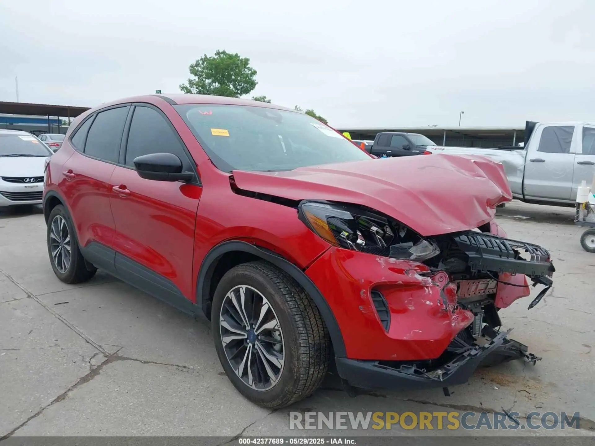 1 Photograph of a damaged car 1FMCU0G69NUB38210 FORD ESCAPE 2022