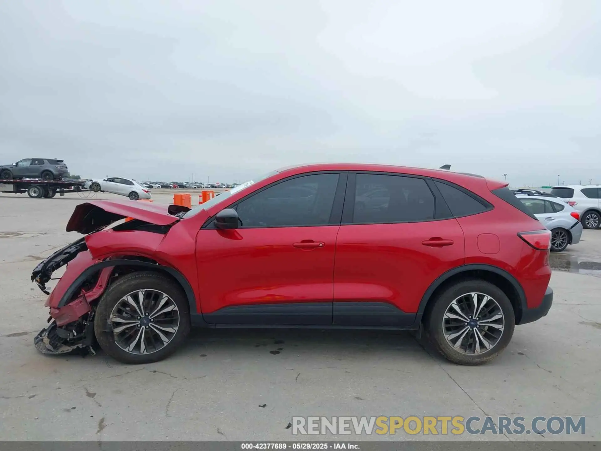 15 Photograph of a damaged car 1FMCU0G69NUB38210 FORD ESCAPE 2022