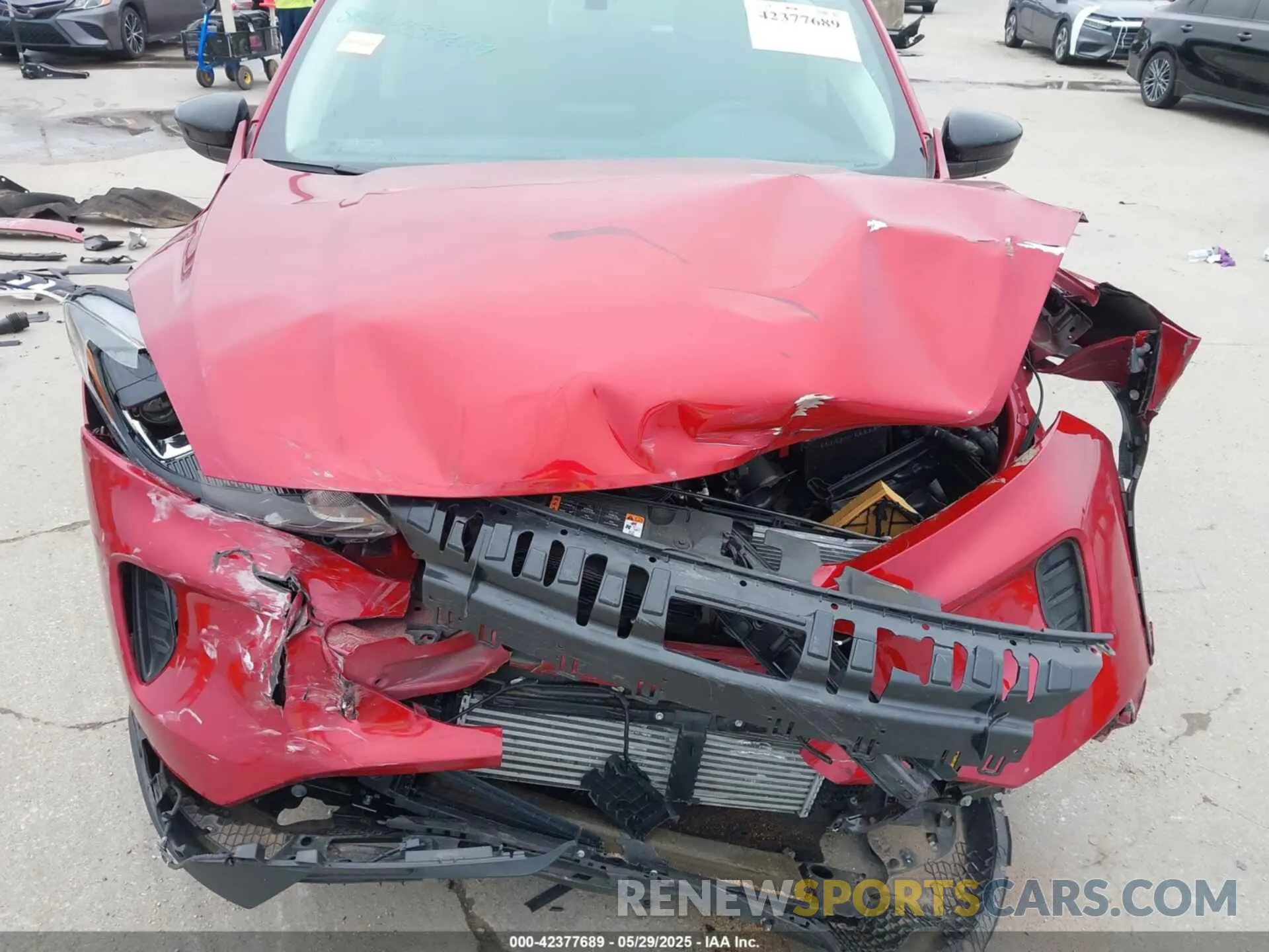 19 Photograph of a damaged car 1FMCU0G69NUB38210 FORD ESCAPE 2022