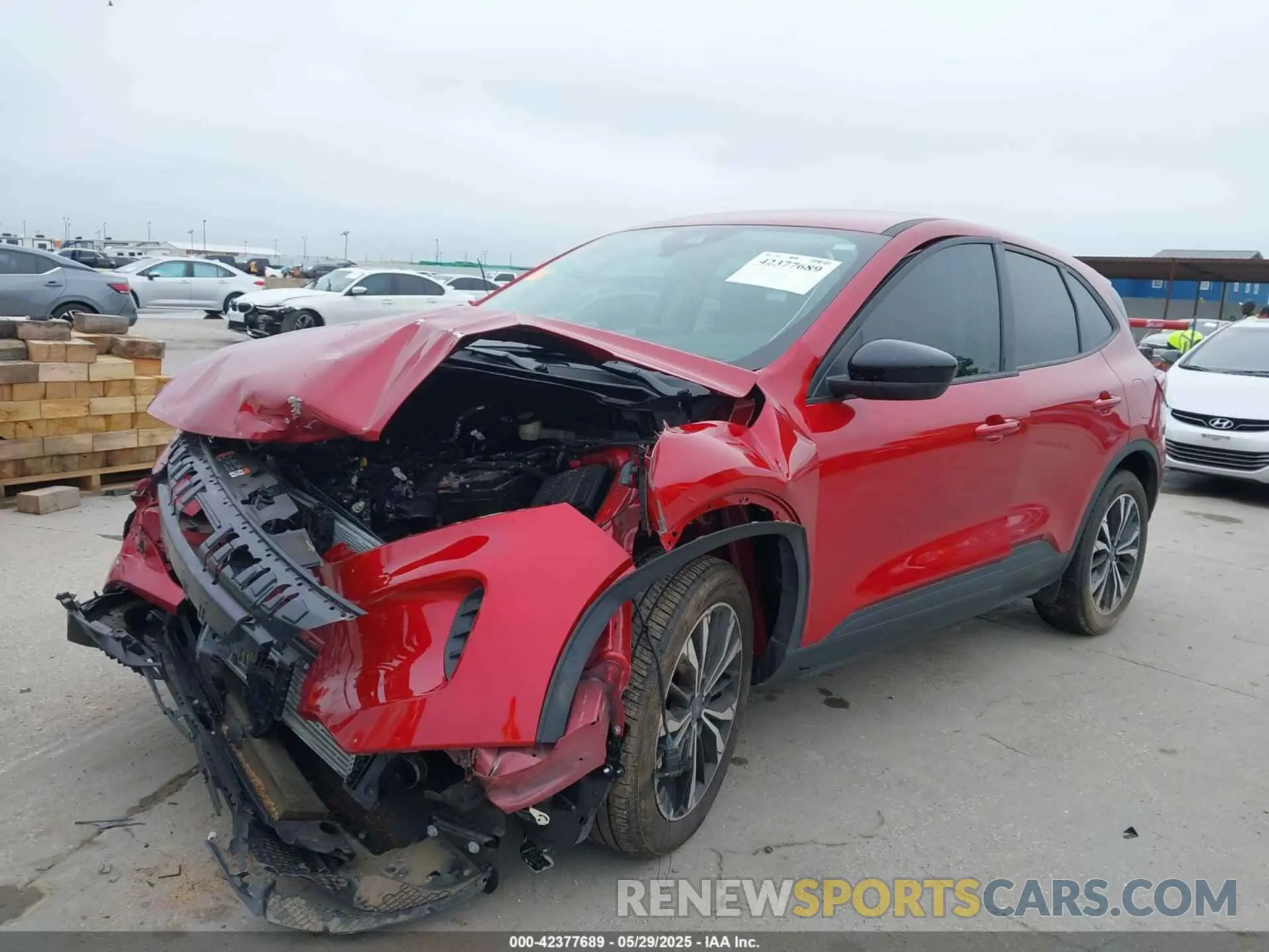 2 Photograph of a damaged car 1FMCU0G69NUB38210 FORD ESCAPE 2022