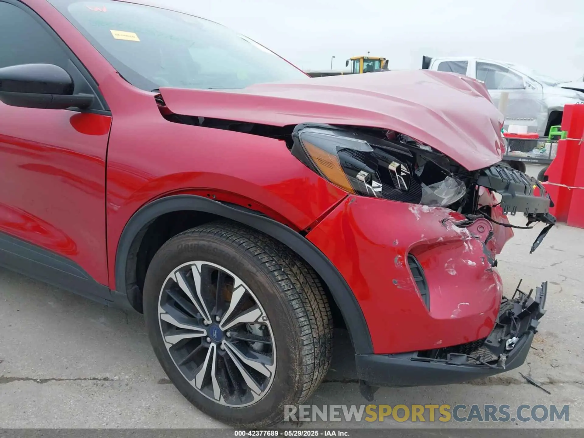 20 Photograph of a damaged car 1FMCU0G69NUB38210 FORD ESCAPE 2022