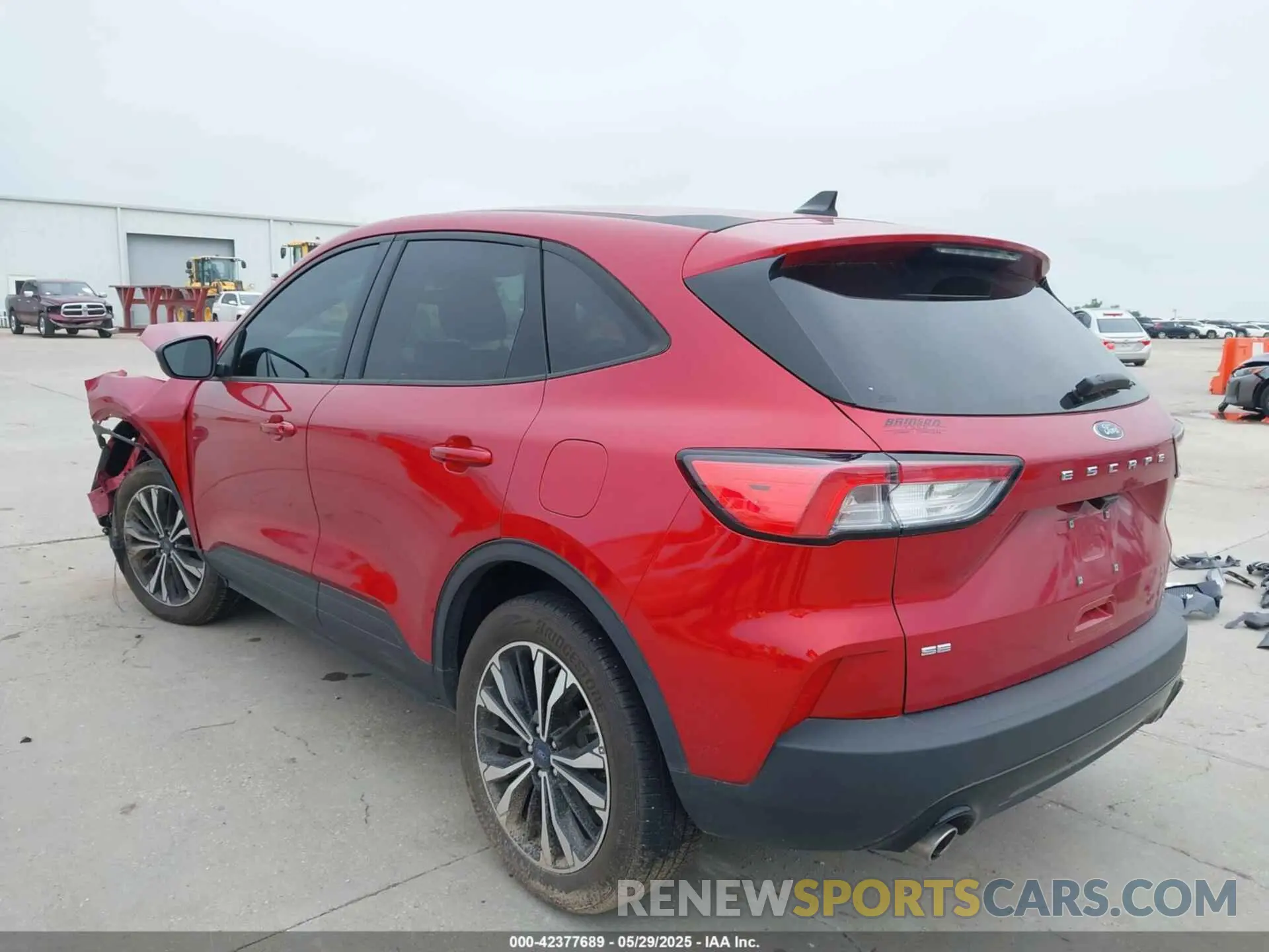 3 Photograph of a damaged car 1FMCU0G69NUB38210 FORD ESCAPE 2022