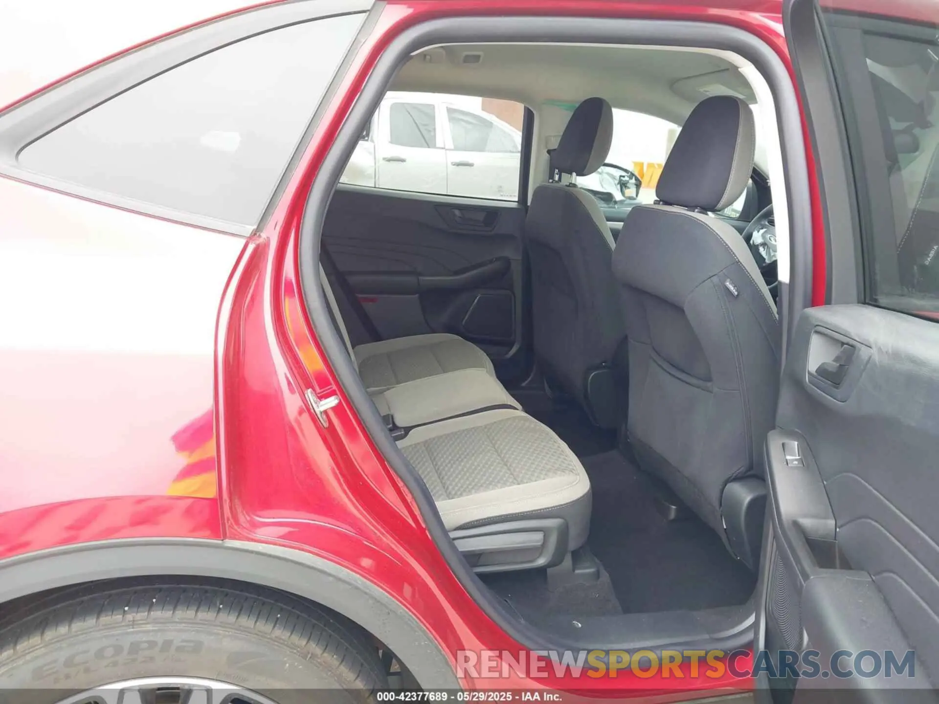 8 Photograph of a damaged car 1FMCU0G69NUB38210 FORD ESCAPE 2022