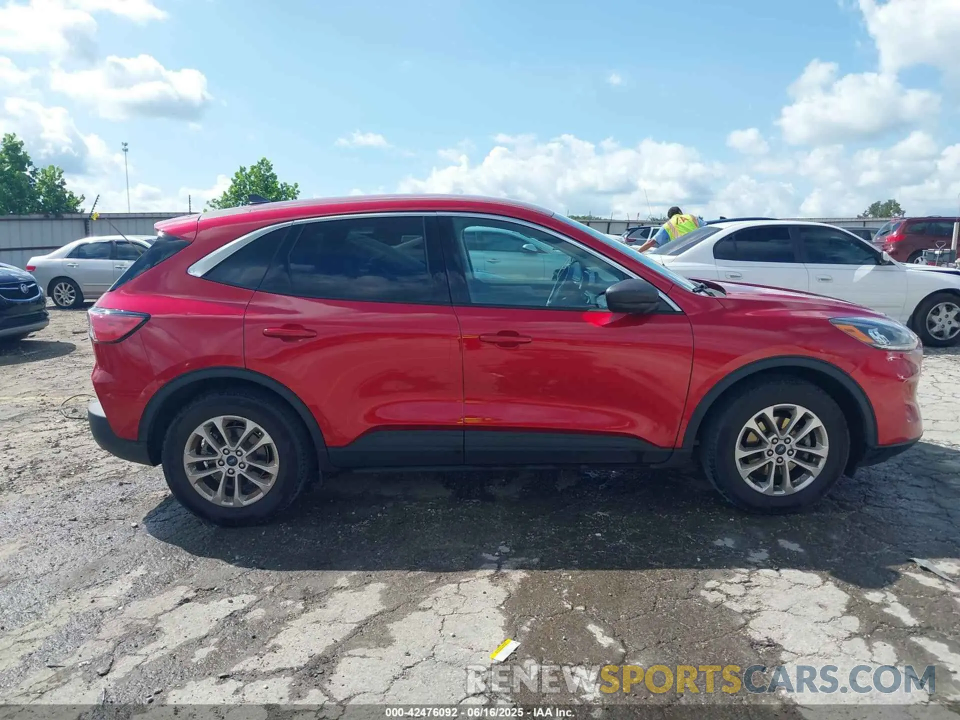 13 Photograph of a damaged car 1FMCU0G69NUB54973 FORD ESCAPE 2022