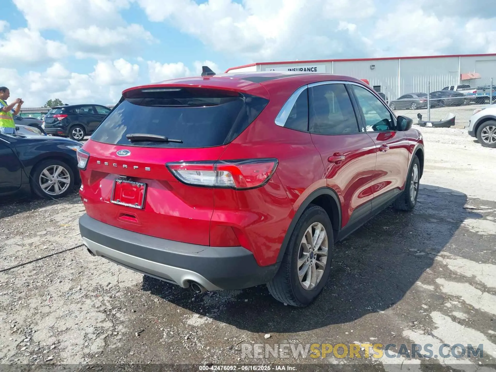 4 Photograph of a damaged car 1FMCU0G69NUB54973 FORD ESCAPE 2022