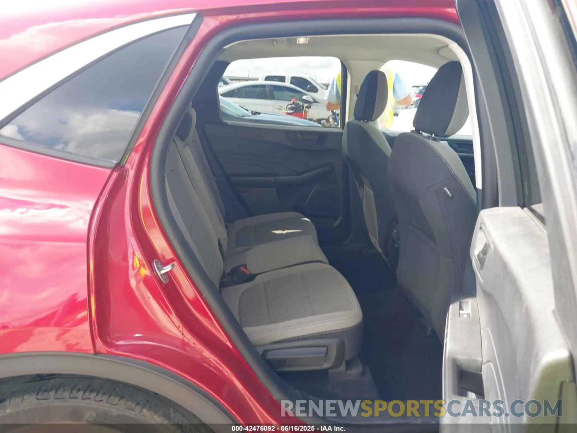 8 Photograph of a damaged car 1FMCU0G69NUB54973 FORD ESCAPE 2022