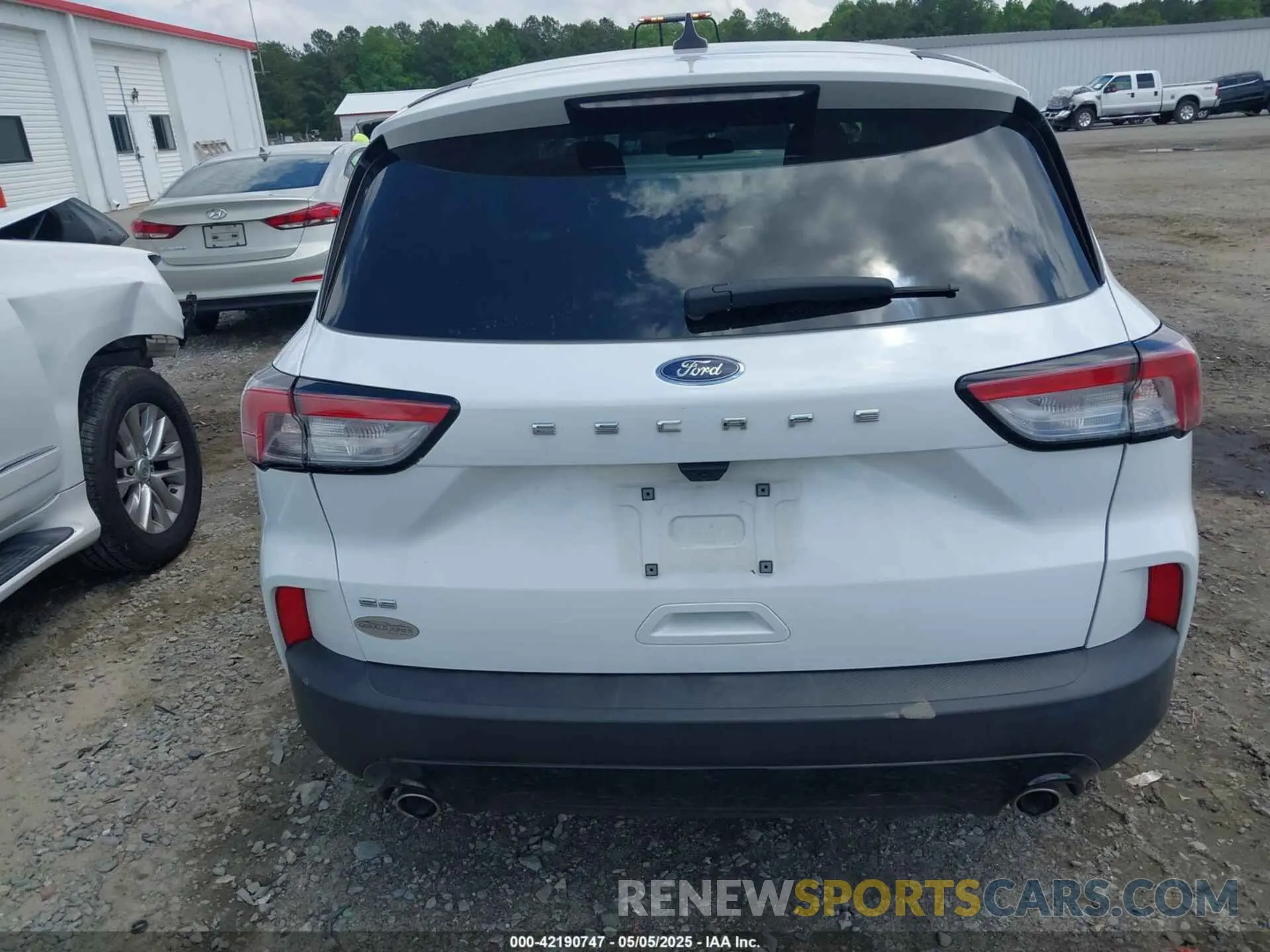 16 Photograph of a damaged car 1FMCU0G69NUB93014 FORD ESCAPE 2022