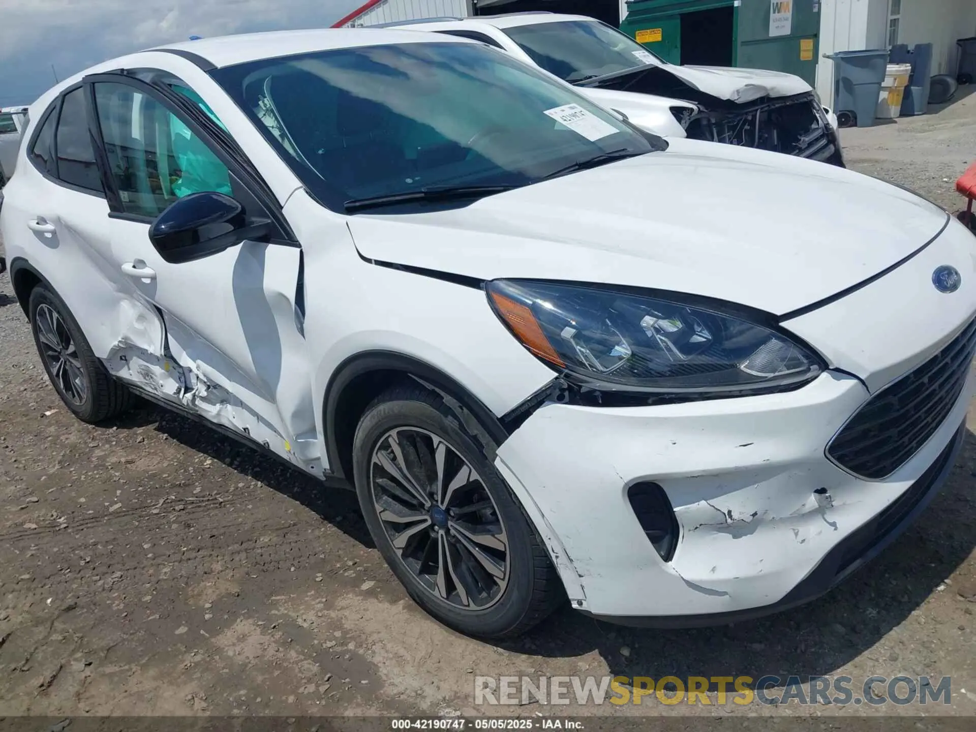 6 Photograph of a damaged car 1FMCU0G69NUB93014 FORD ESCAPE 2022