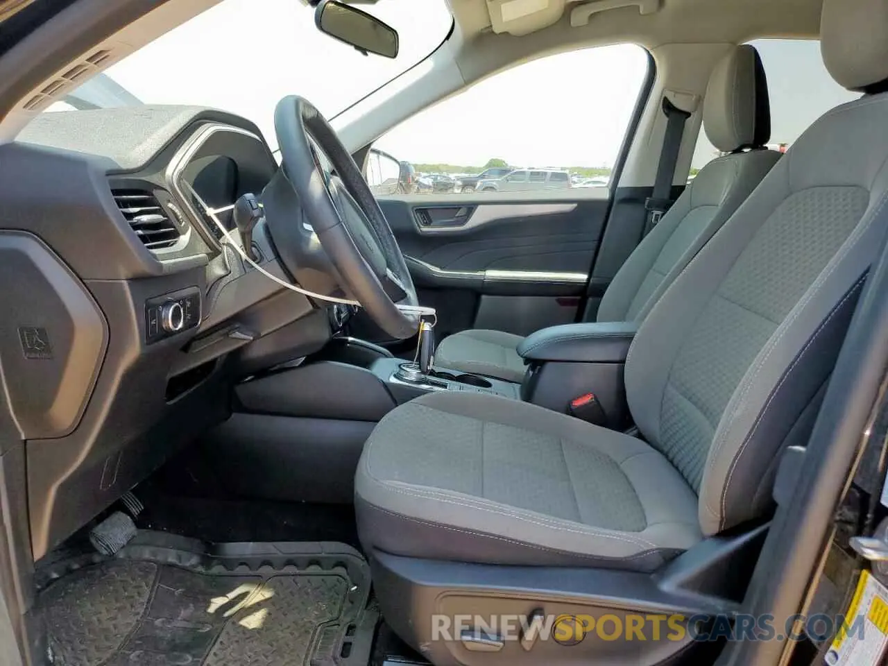 7 Photograph of a damaged car 1FMCU0G69NUC01449 FORD ESCAPE 2022