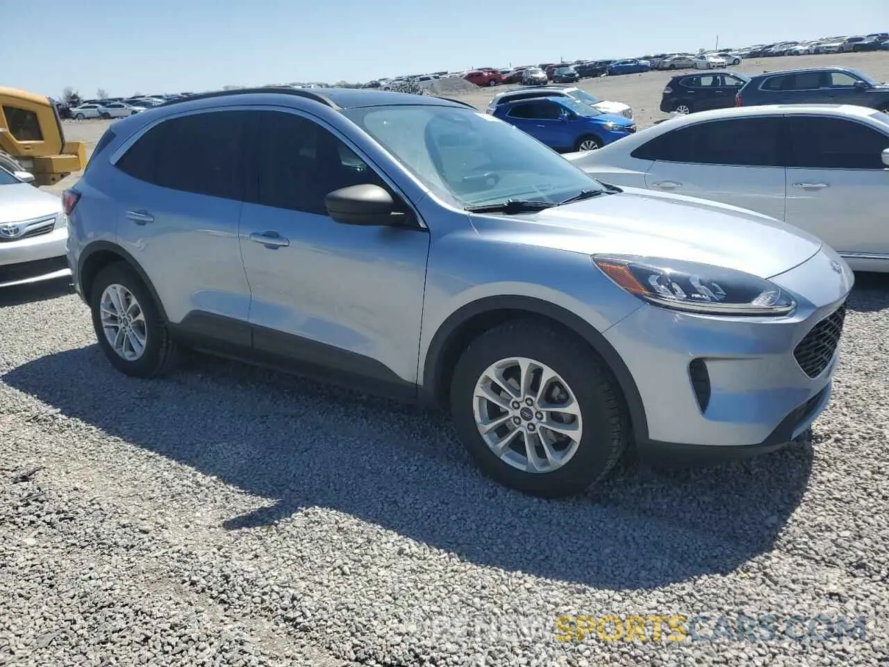 4 Photograph of a damaged car 1FMCU0G6XNUA10140 FORD ESCAPE 2022