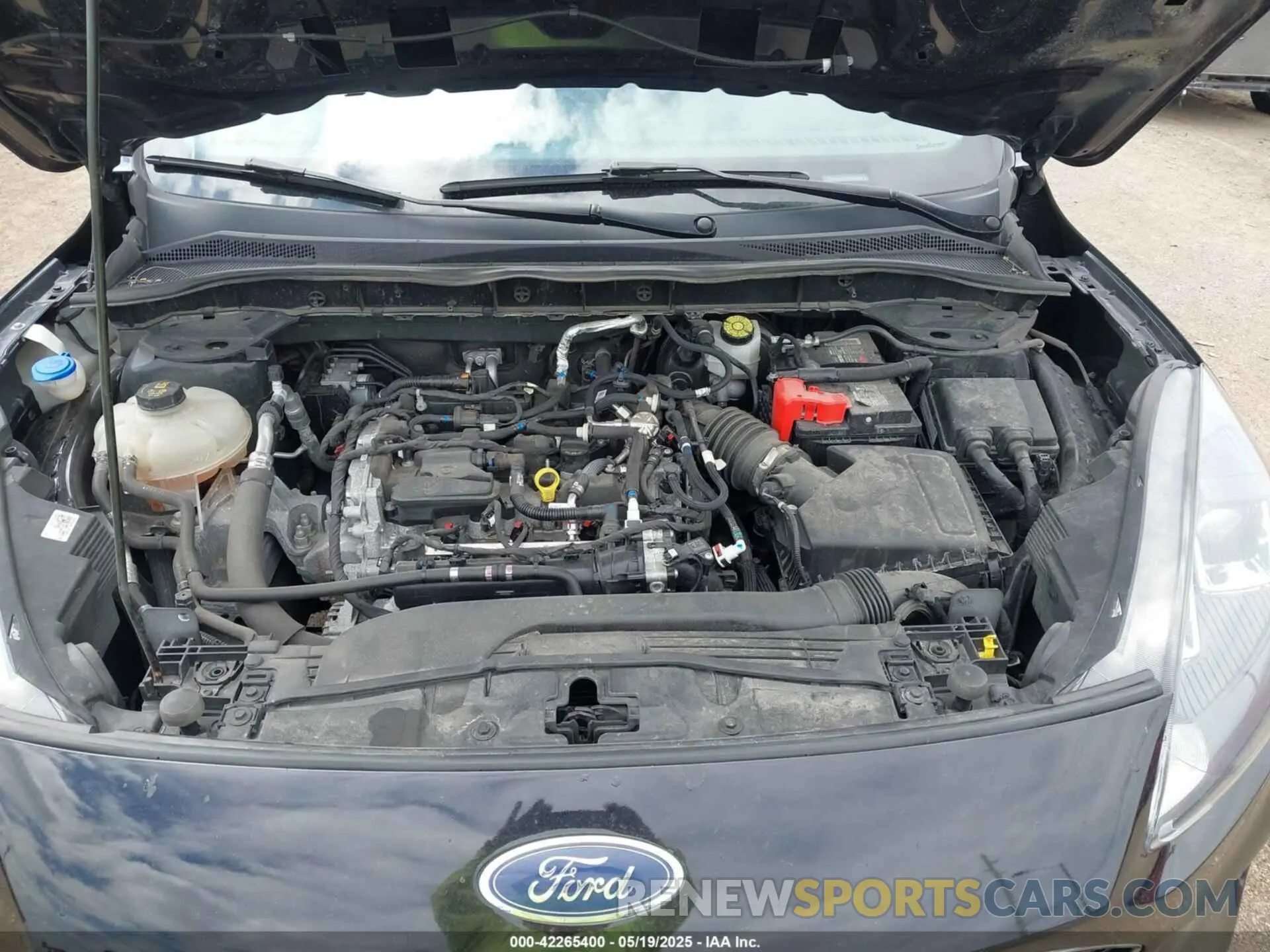 10 Photograph of a damaged car 1FMCU0G6XNUA47642 FORD ESCAPE 2022